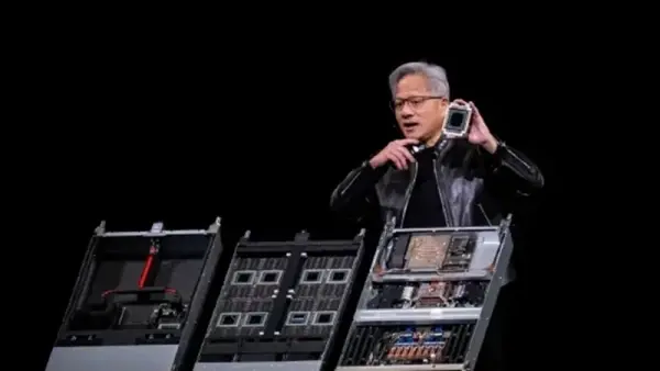 英伟达推出首款开源AI模型Nemotron 3.5 Lightning
